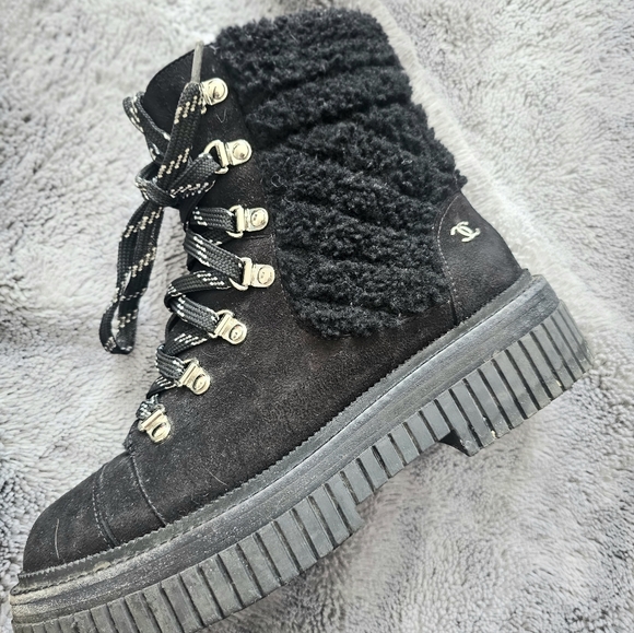 CHANEL black boots - Picture 7 of 10